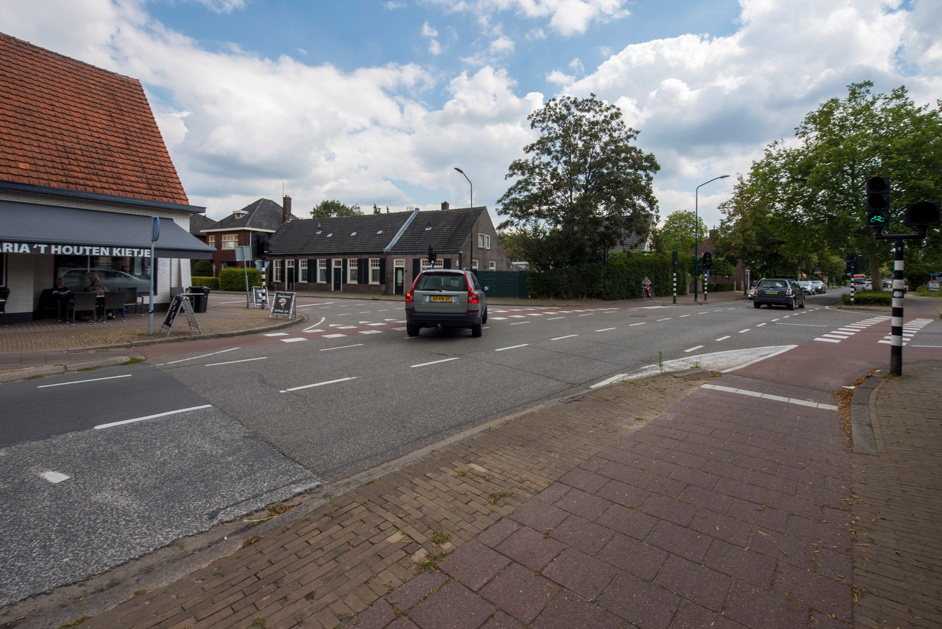 ‘Waarom onderzoekt de gemeente de stillere straatsteen niet voor Waalre