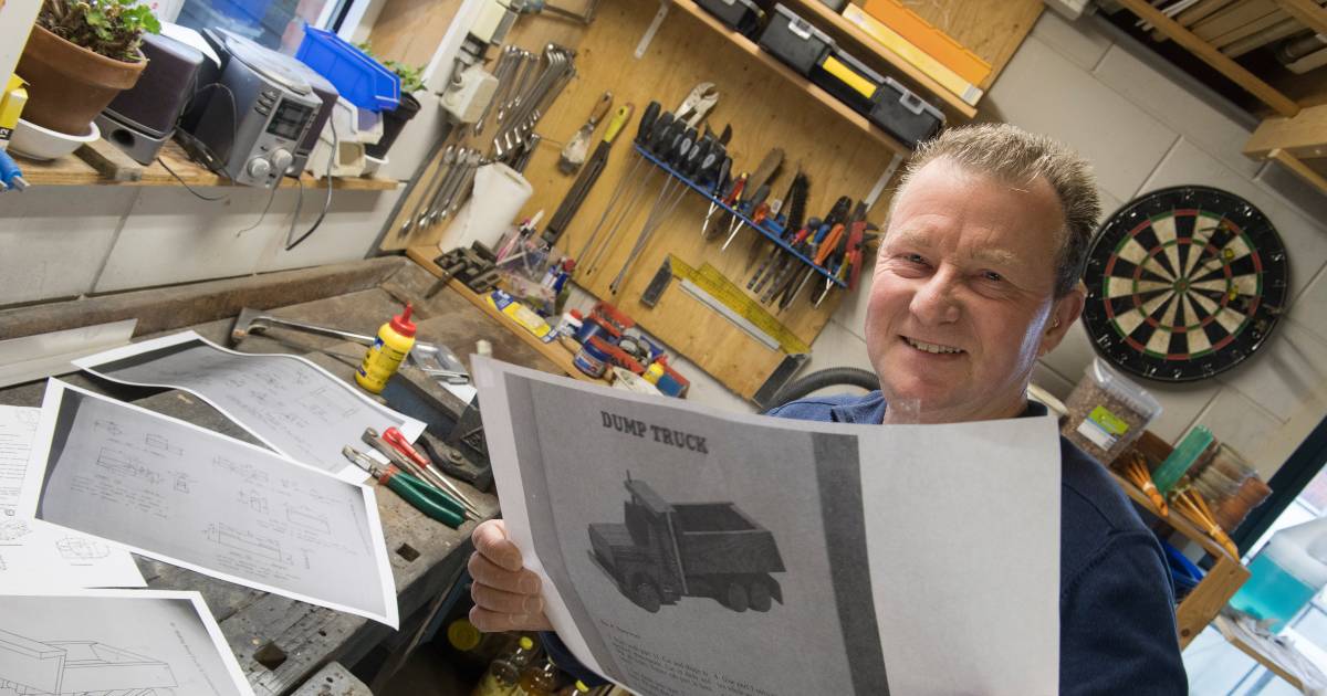 Creatieve Dik verzamelt bouwtekeningen om houten speelgoed te kunnen maken: 'Een echte hobby voor in