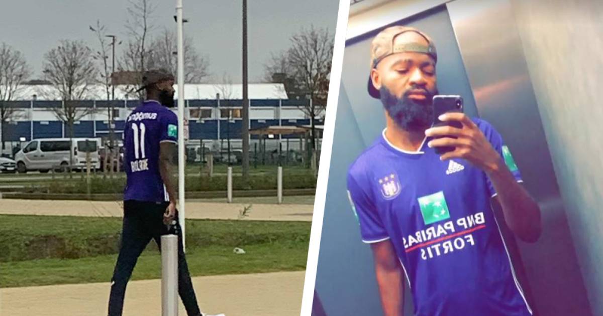 'De clown van Europa' zoals AZ probleemkind Lamkel Zé noemde, maakt het wel heel bont bij ...