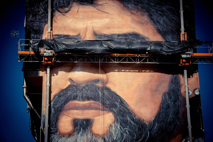 Diego Armando Maradona en la pared en San Giovanni a Teduccio en Nápoles.