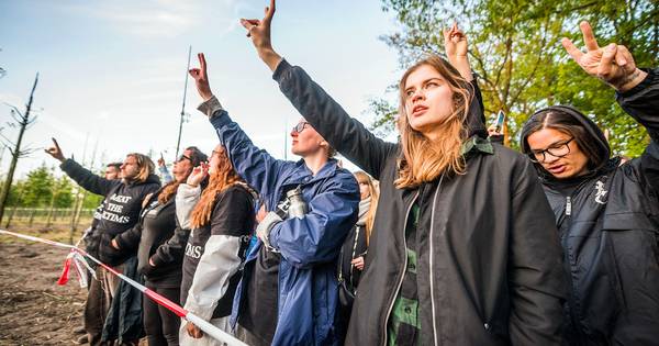 Onrust bij boeren in Lochem door activisten, 'wat als ze 's nachts komen?' - Tubantia