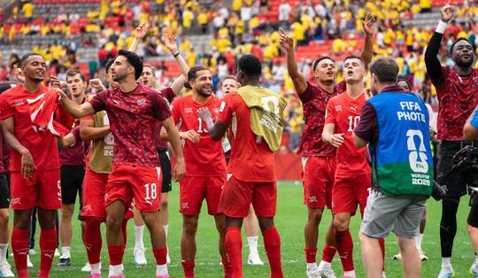 Zwitserland verslaat Colombia na strafschoppen • Argentinië komt terug van een 2-0 achterstand en schakelt Egypte uit