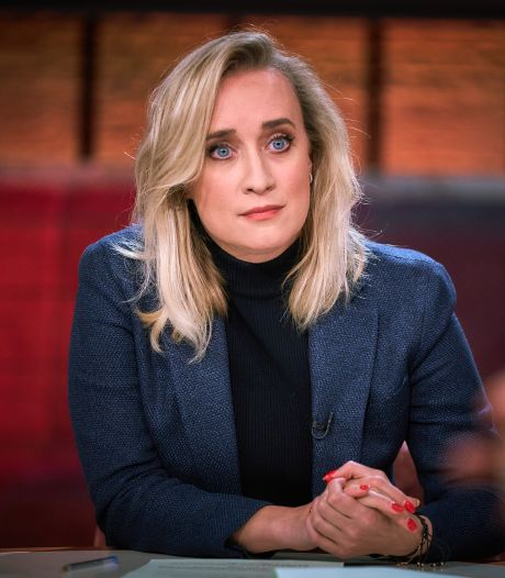 Kijkers strooien met duizenden euro's voor doeken Eva Jinek, terwijl  presentatrice ze zelf wil | Show | destentor.nl