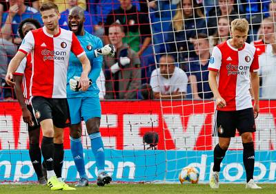 Feyenoord krijgt pak slaag bij debuut Jaap Stam in de Kuip