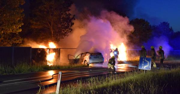 Dode bij zwaar ongeluk in Zierikzee, auto vliegt in brand na botsing.