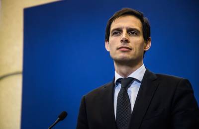 Hoekstra eist openheid van Brussel over geheime begrotingsdeal Italië