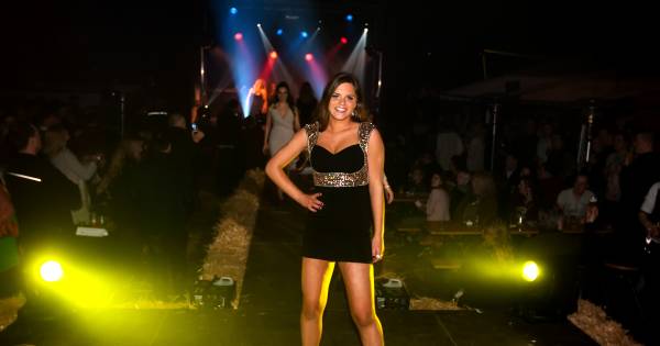 Sharon (20): Van boerinnenkalender naar kandidatenlijst in Tubbergen