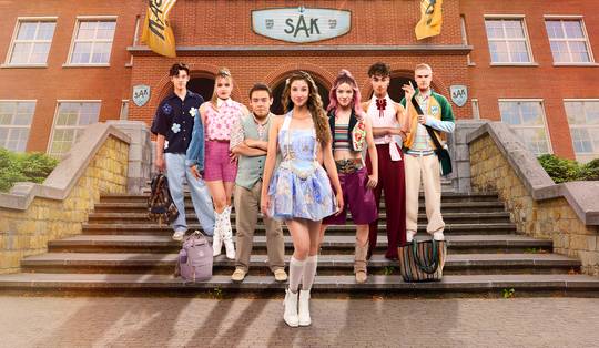 ‘Jeugdtelevisie mag ook soms donker zijn’: schrijver Thomas Van Goethem over Ketnet-hit ‘LikeMe’