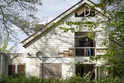Het spookhuis van Oosterland komt opnieuw tot leven: ‘Ergens in de tuin ligt nog het paard van de do