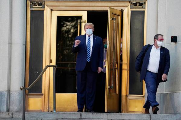Na zijn COVID-19-opname in het ziekenhuis werd Trumps terugkeer naar het Witte Huis door velen beschouwd als een symbolisch “comebackmoment”.