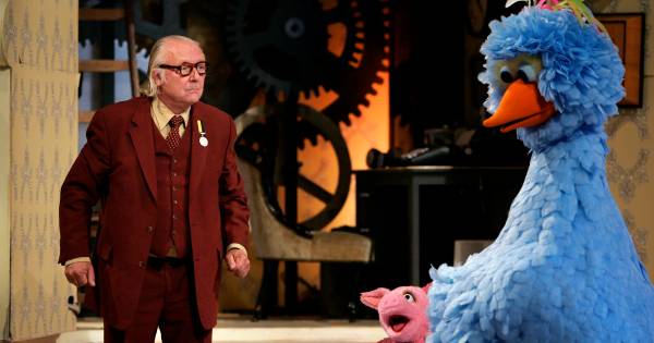 Vaarwel mijnheer Aart, de ster van Nederlands Sesanstraat overleden na verkeersongeval..