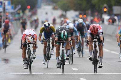 Ewan sprint naar zege in natte Brussels Cycling Classic