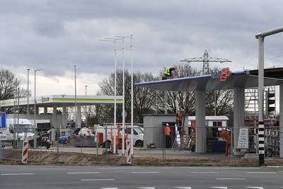 Een gek gezicht: Zes tankstations op paar kilometer van elkaar in een klein dorp