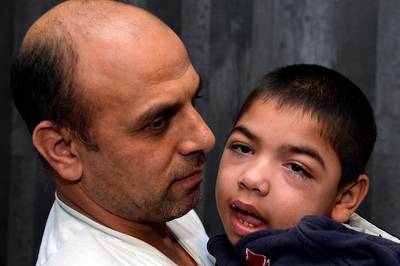 Ongeneeslijk zieke Amir (10) weer terug bij zijn ouders