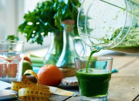 Wat is het gezondst: fruit blenden, juicen of persen?