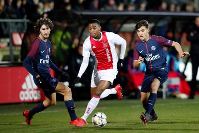 Ajax Onder-19 na penalty's uitgeschakeld door PSG