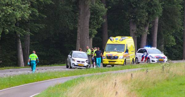 Weg tussen Vorden en Warnsveld dicht na frontale botsing.