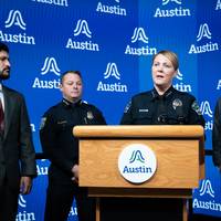 Man zwaargewond nadat ICE-agent hem neerschiet in Texas • CNN uit perspool van Witte Huis gezet voor tv-verslaggeving over Trump