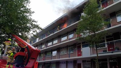 Uitslaande brand op bovenste verdieping van Wageningse flat