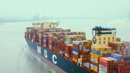 Rivierloods Kris Gaat aan boord van MSC Loreto