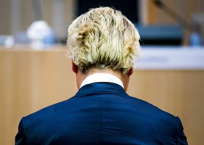 Grapperhaus maakt bij uitzondering stukken zaak-Wilders openbaar