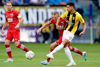 Vitesse wint van AZ na turbulente slotfase en is koploper in de eredivisie