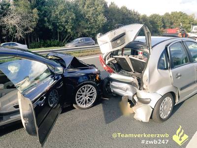 File op A59 na ongeluk met meerdere auto's bij Made
