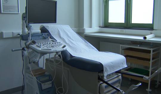 Ziekenhuizen zetten gynaecoloog G.D. op non-actief, maar privéconsultaties lopen door: meldpunt noteert 205 klachten