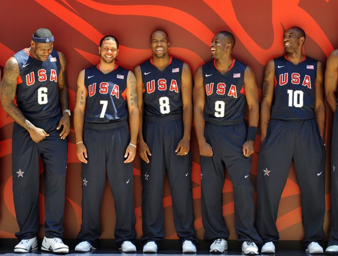 Amerikaanse basketball-selectie van 2008 LeBron James, Deron Williams, Michael Redd, Dwyane Wade en Kobe Bryant.
