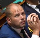 ‘Waar waart ge?’: De Crem haalt uit naar Francken na drama met koelcontainer