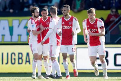 Ajax loopt na rust weg bij ADO en voert druk op