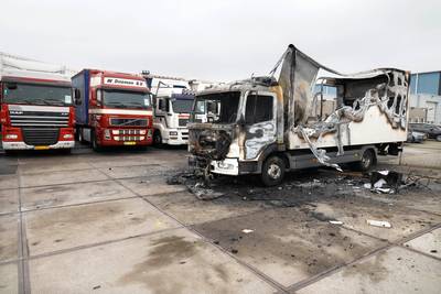 Alwéér vrachtwagens in brand in Nijmegen: ‘Ik heb geen idee in welke hoek ik het moet zoeken’