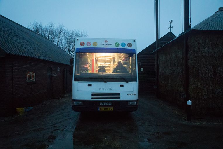 In sommige plaatsen rijdt hij nog altijd rond: die goede oude SRV-man - Trouw