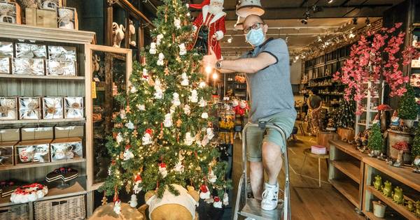 Je zal maar een winkel met kerstversiering hebben “We schakelen