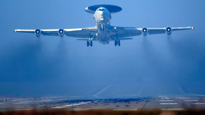 L Otan Va Engager Ses Avions Radar Dans La Lutte Contre L Ei Home 7sur7 Be