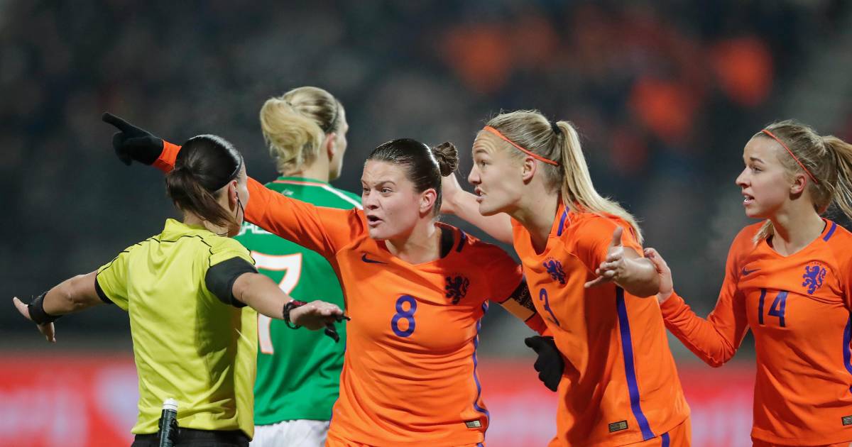 Vrouwen Oranje balen flink van niet gegeven penalty ...