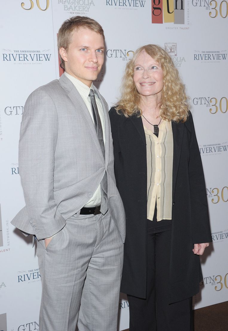 Mia Farrow: "Sinatra kan vader van mijn zoon zijn" | Celebrities | Showbizz | HLN