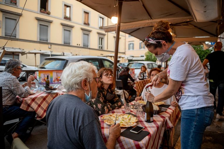 Italie Gaat Weer Open Soort Van In Restaurants Zit Er Zelfs Tussen Stellen Plexiglas De Volkskrant