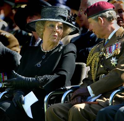 Prinses Beatrix en prins Charles bij luchtlandingen Ede