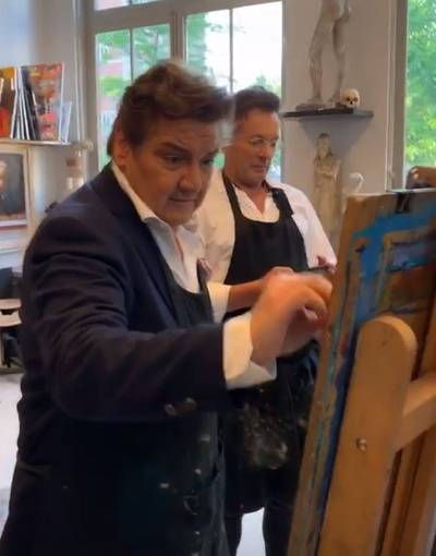 De Toppers laten speciale Nachtwacht-pakken ontwerpen