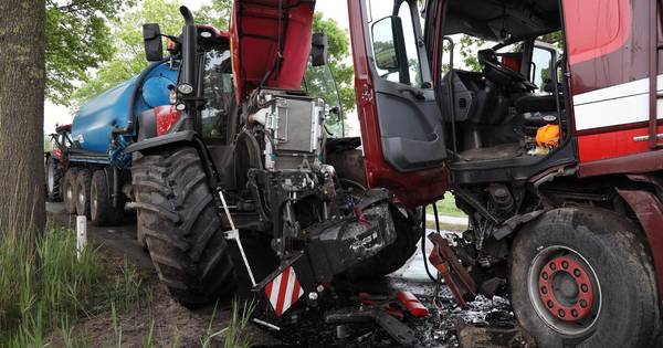 N264 bij Odiliapeel dicht na frontale botsing tussen vrachtwagen en tractor - BD.nl