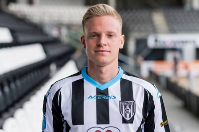 Bijzonder debuut: Jakubiak scoort bij eerste balcontact in eredivisie