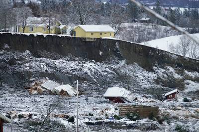 Eerste dodelijke slachtoffer gevonden bij reddingsoperatie na aardverschuiving in Noors dorpje