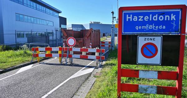 Toegangsweg naar Galderse Meren versperd, boze ondernemers schakelen politie in.