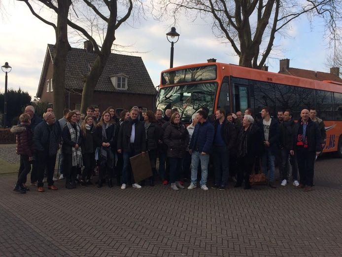 Leuthse supporters Frenk Keukens met volle bussen naar Werkendam Berg