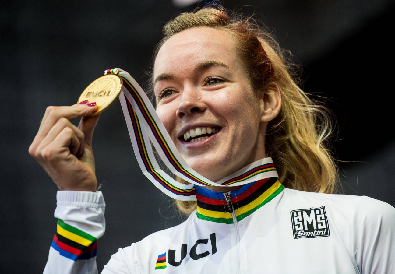 Anna van der Breggen stapt na de Olympische Spelen van Tokio van de wedstrijdfiets | Foto ...