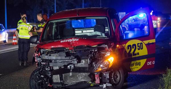 Verhuisbusje Bo-rent botst met auto op A58 bij Zegge, gewonde naar ziekenhuis