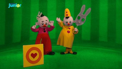 6. Bumbina fopt Bumba met een trommel