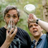 ‘Bij ons hoef je je niet te verontschuldigen voor hoe je gekleed loopt. Alhoewel’: Lieven Scheire en Hetty Helsmoortel over Nerdland Festival