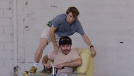 Wout en Rob tonen hoe je kan racen vanuit je luie zetel